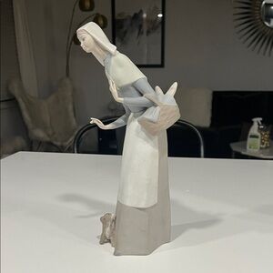 Lladro Girl with Basket Matte. No 1034. No box